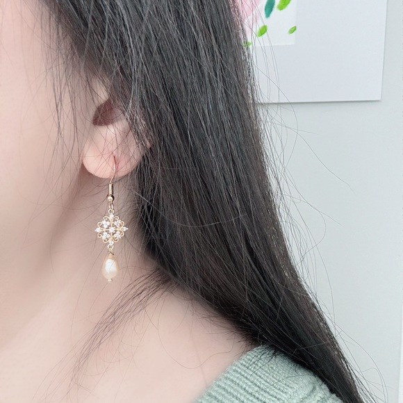 Handmade Freshwater Pearl Earrings - Picture 6 of 6